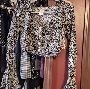 Vintage crop top with belled sleeves